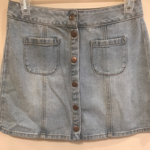 Brandy Melville snap button down light denim skirt - Picture 4 of 7